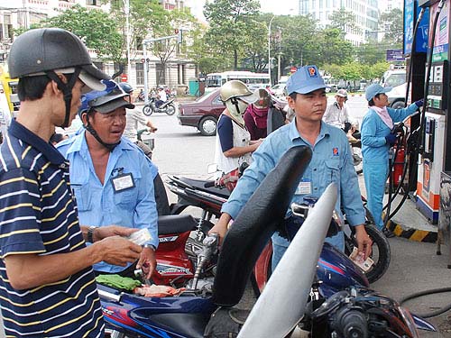 Chưa giảm giá xăng dầu